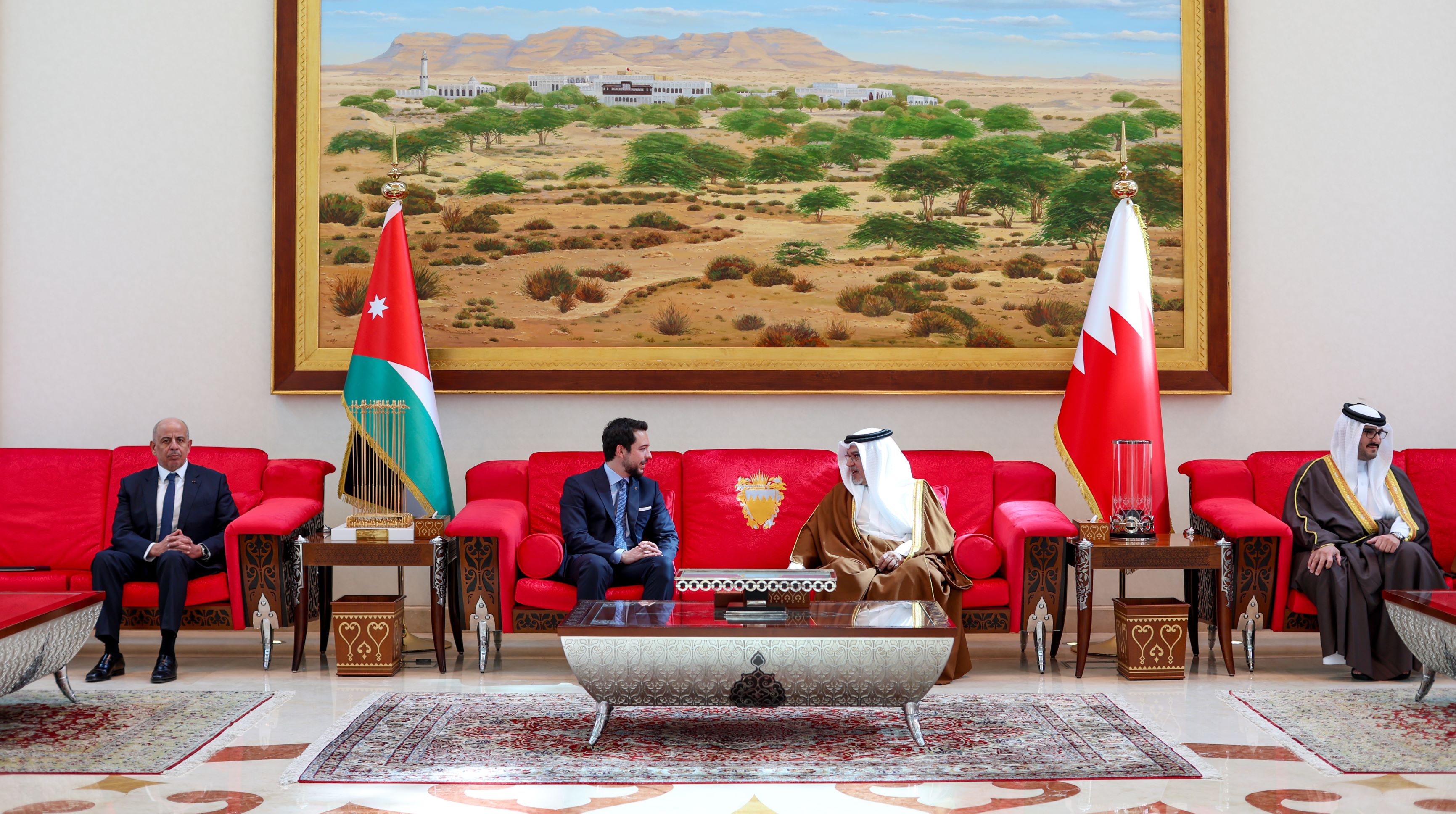 ولي العهد والعاهل البحريني يبحثان سبل تعزيز التنسيق حيال التطورات الإقليمية