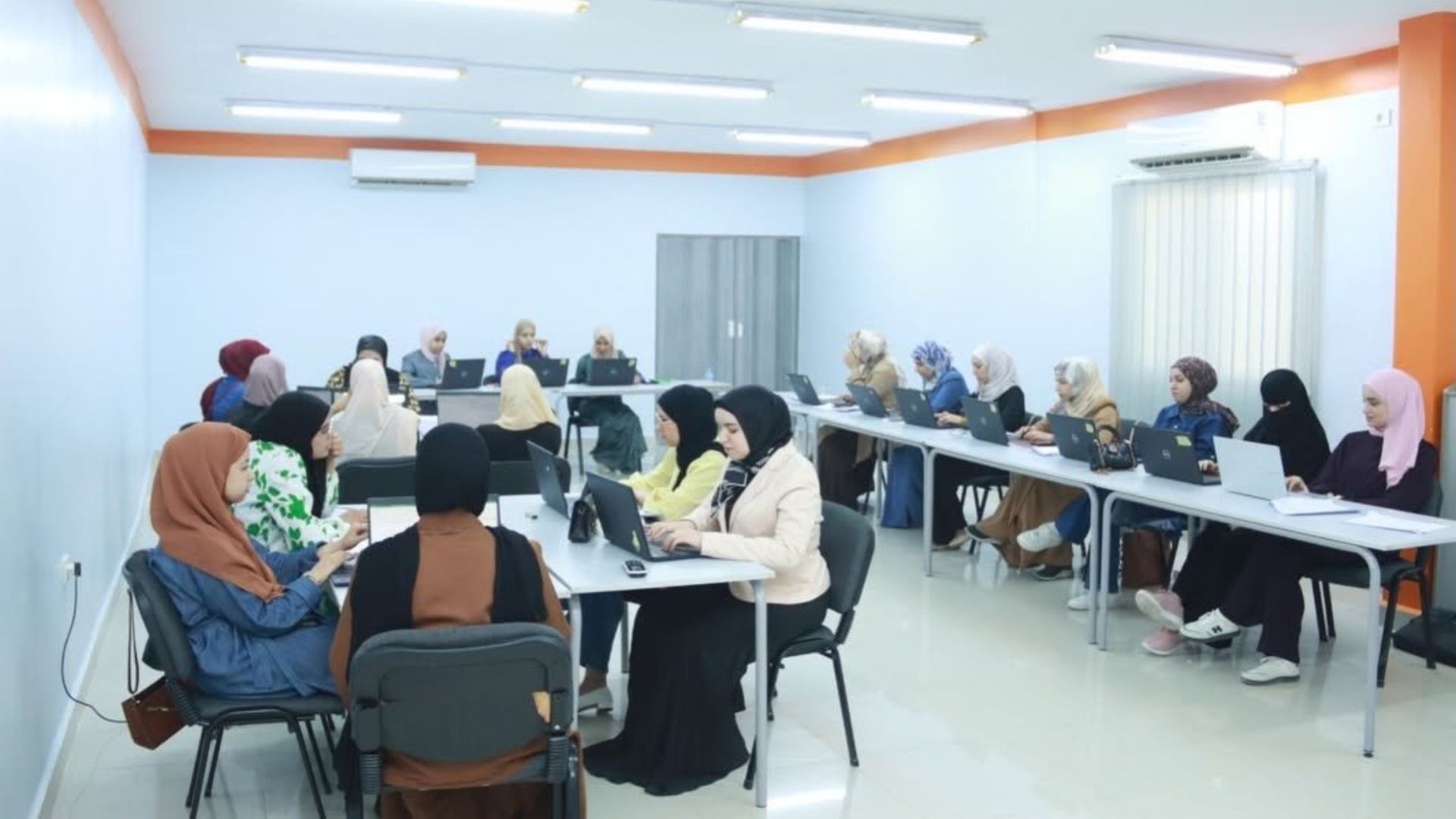 بدء التدريب التقني المتخصص لبرنامج تطوير المهارات الرقمية