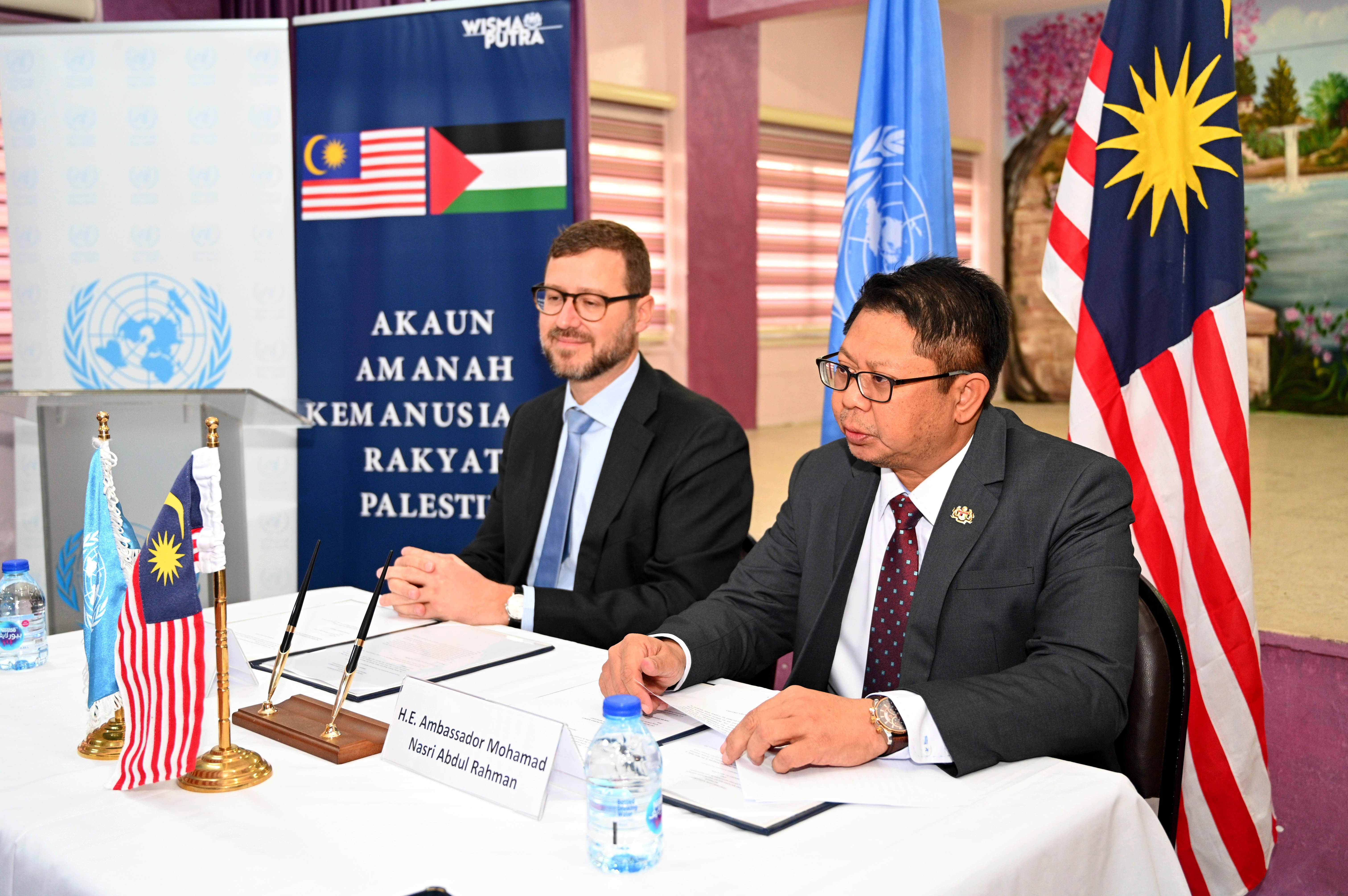 السفارة الماليزية في عمان تقدم تبرعات للأونروا