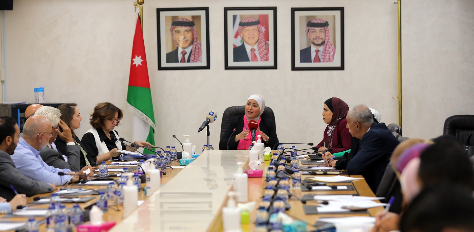 المرأة النيابية تناقش ظروف العمل للمعلمات بالمدارس الخاصة