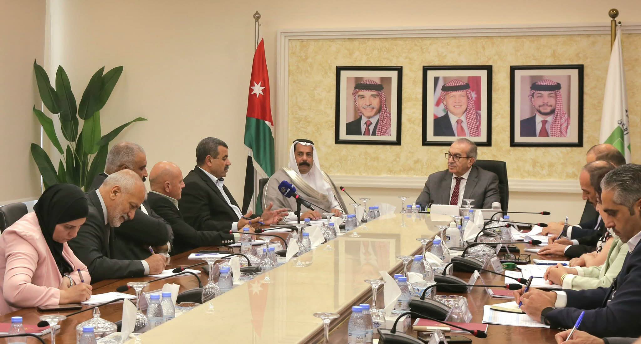 النقل النيابية تطلع على عمل  ومشاريع وزارة الأشغال